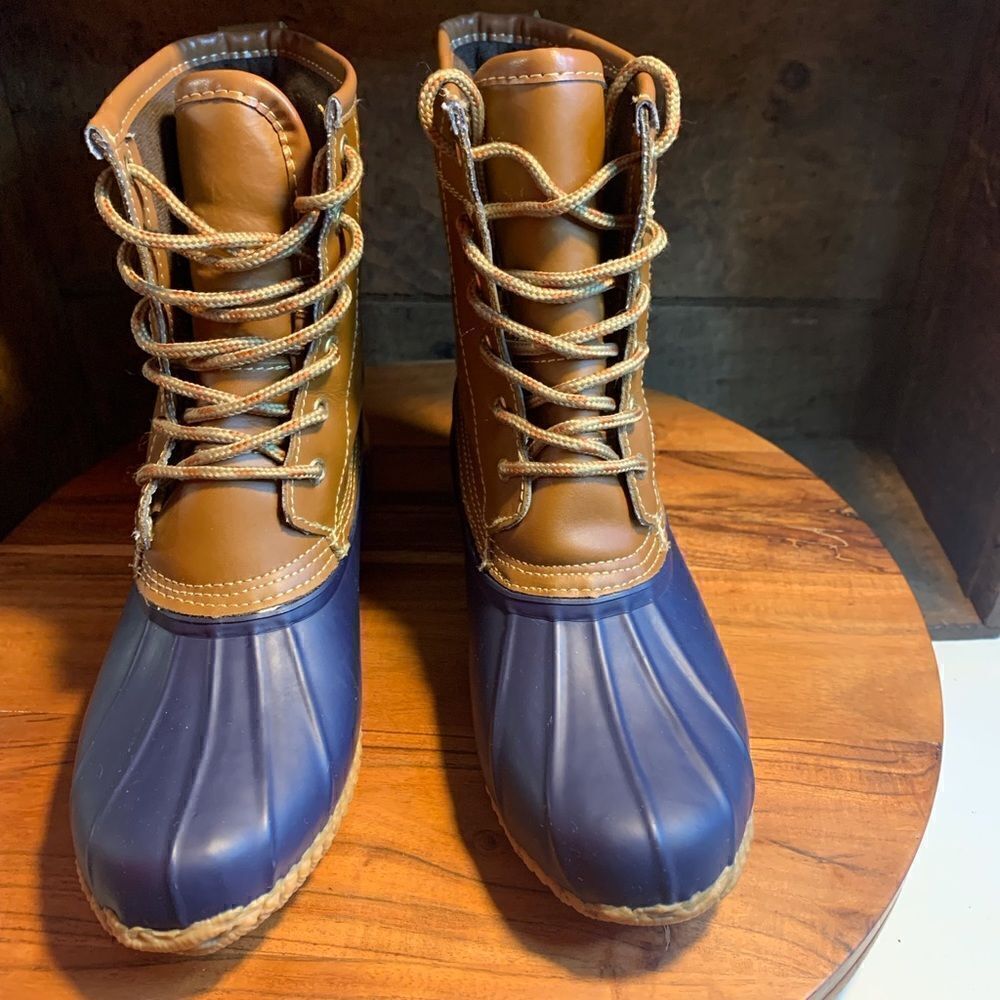 Khombu womens boots.   Inv 5505a